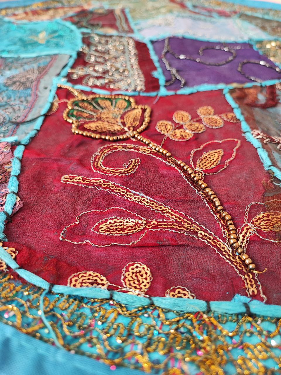 رومیزی سنتی گرد فیروزه ای مدل گل و برگ - Image 2